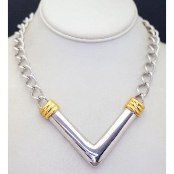 18 inch, Vintage Silver Tone V Shape Chain Link Necklace by Monet, G48 - Picture 2 of 3